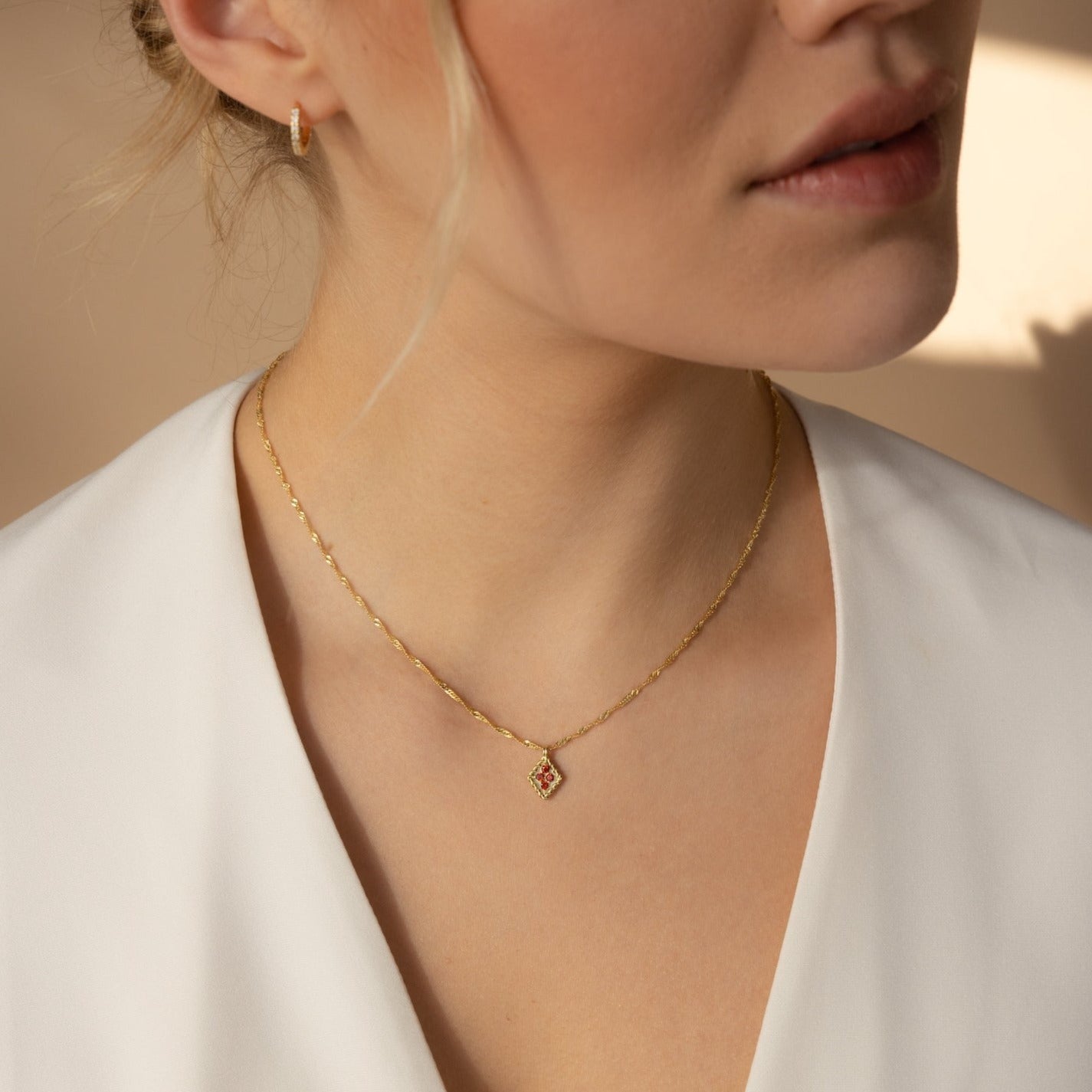 Collier pendentif losange avec pierre de naissance
