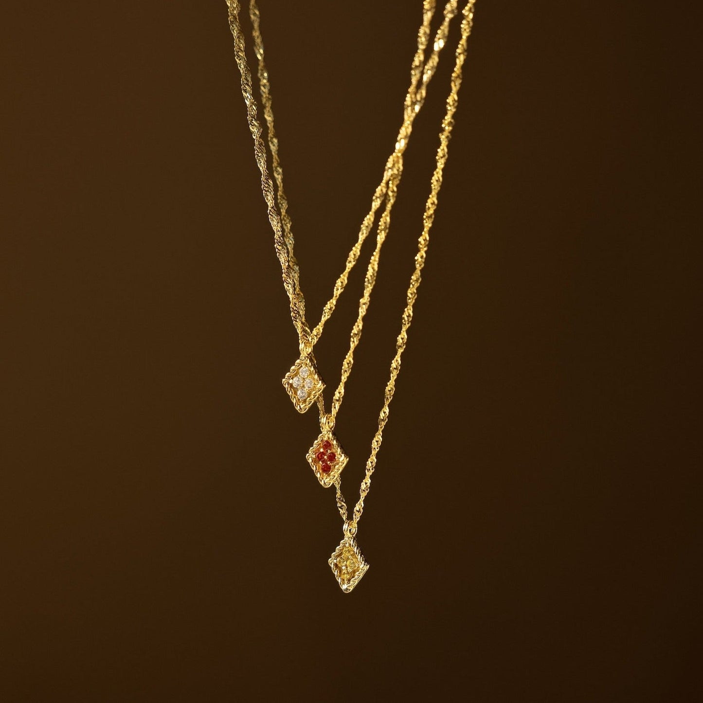 Collier pendentif losange avec pierre de naissance
