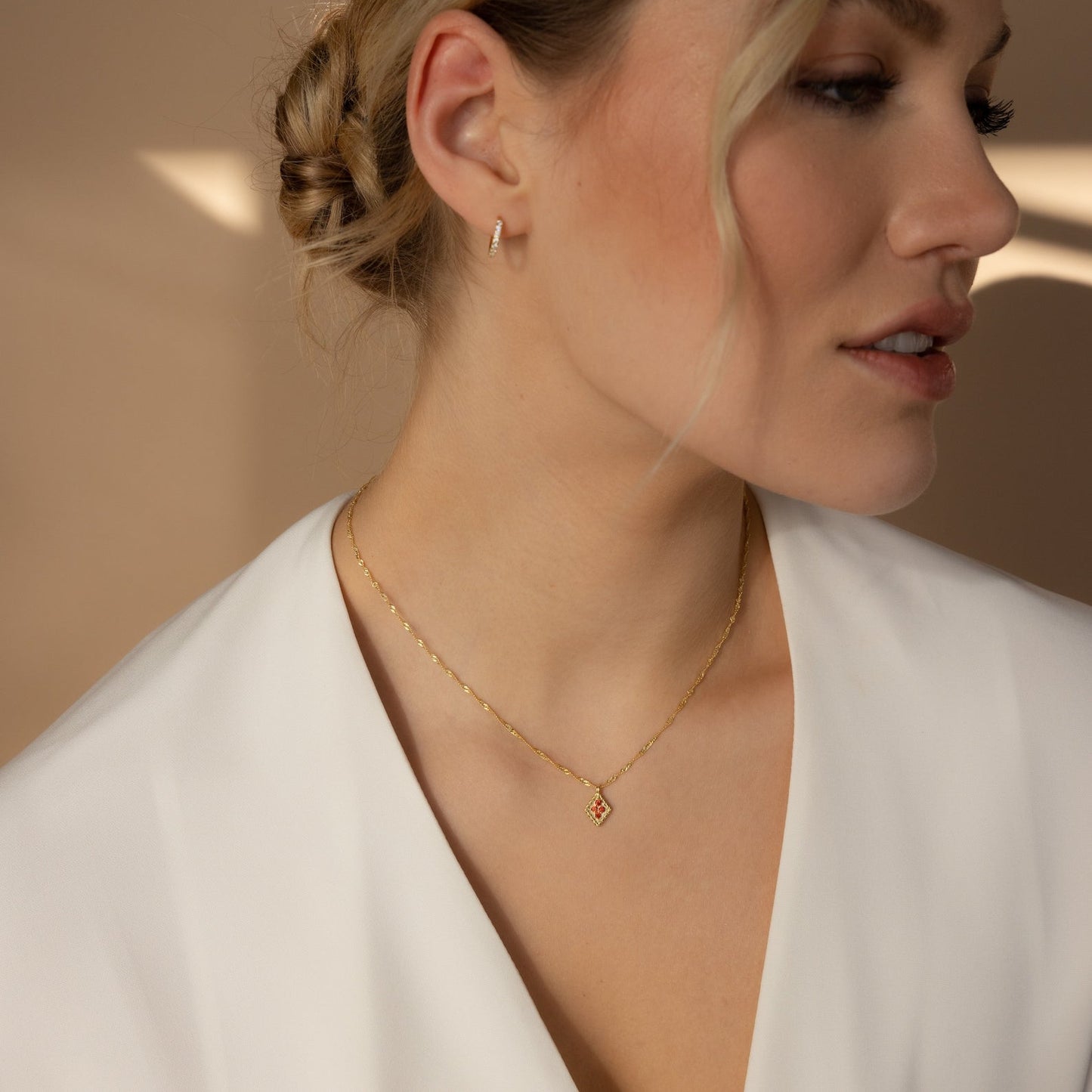 Collier pendentif losange avec pierre de naissance