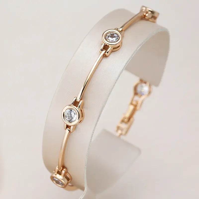 Aveline – Bracelet Charm Délicat en Or avec Zirconia