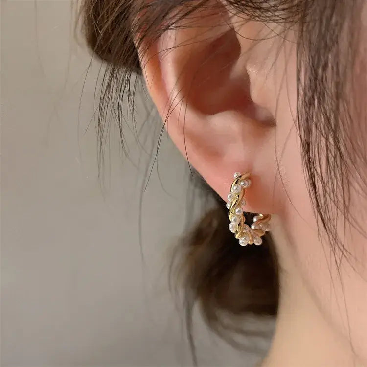Aluna – Boucles d’Oreilles Élégantes avec Perles Rondes et Incrustations