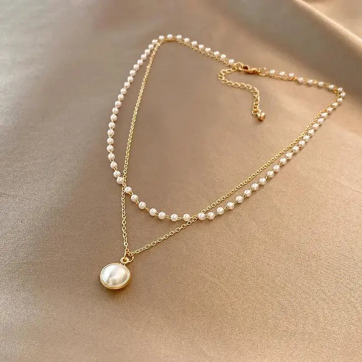 Auriane – Collier Élégant de Perles et Chaîne Dorée
