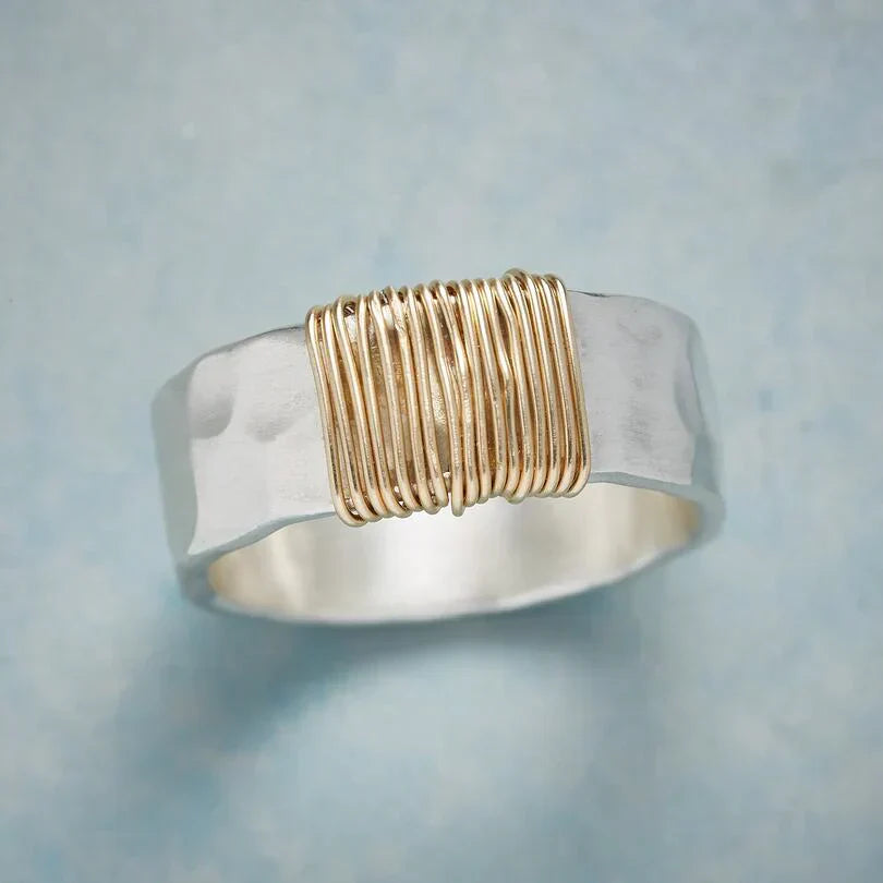 Naia – Bague Bohème Dorée à Fils Entrelacés