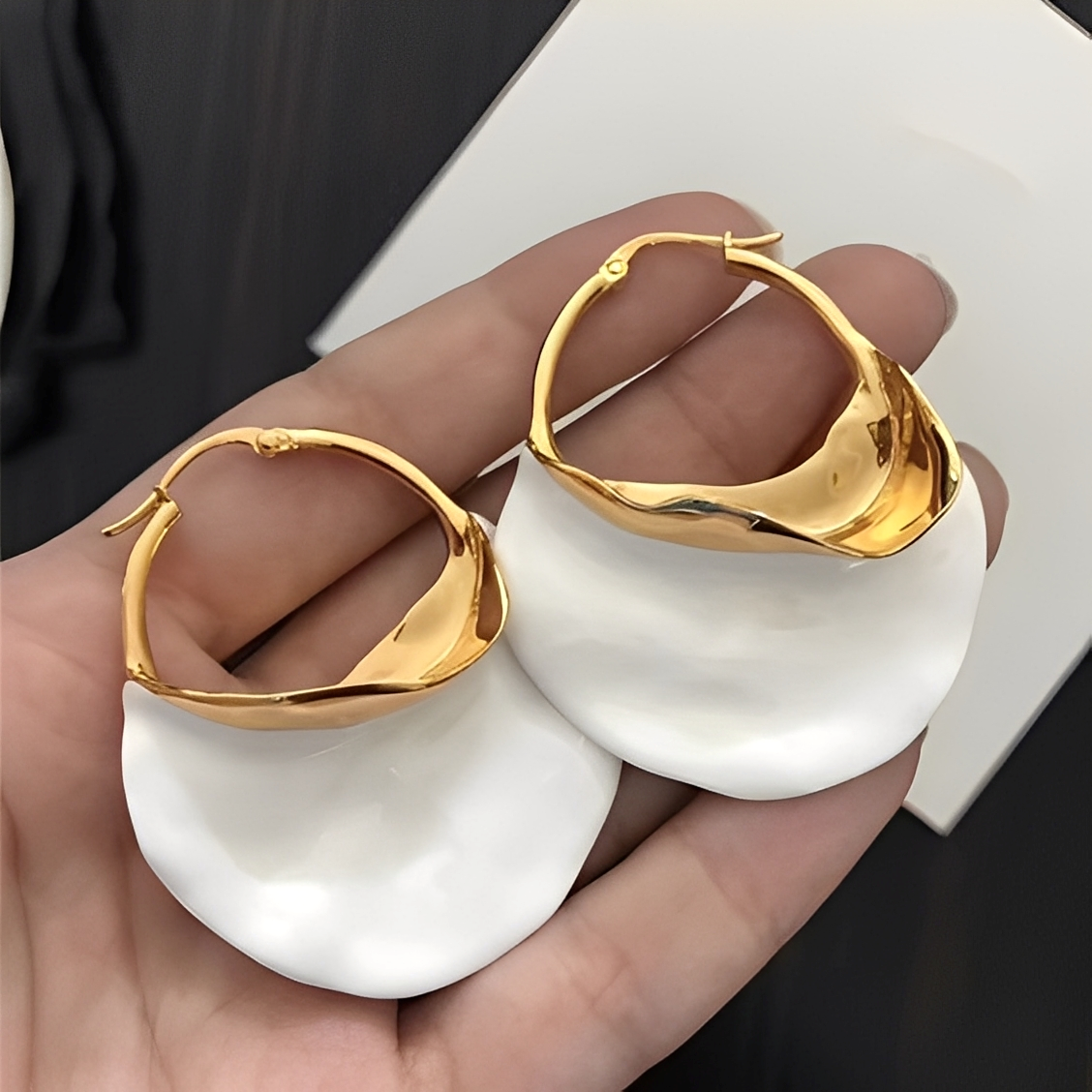 Trixie – Boucles d’Oreilles Vintage en Or Blanc