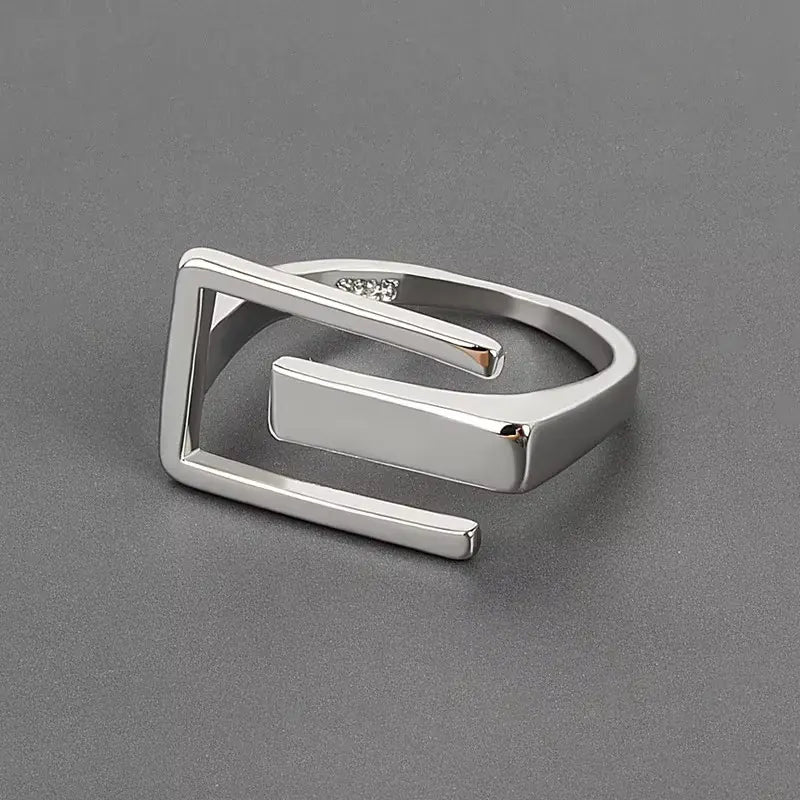 Malia – Bague Argentée au Design Irrégulier