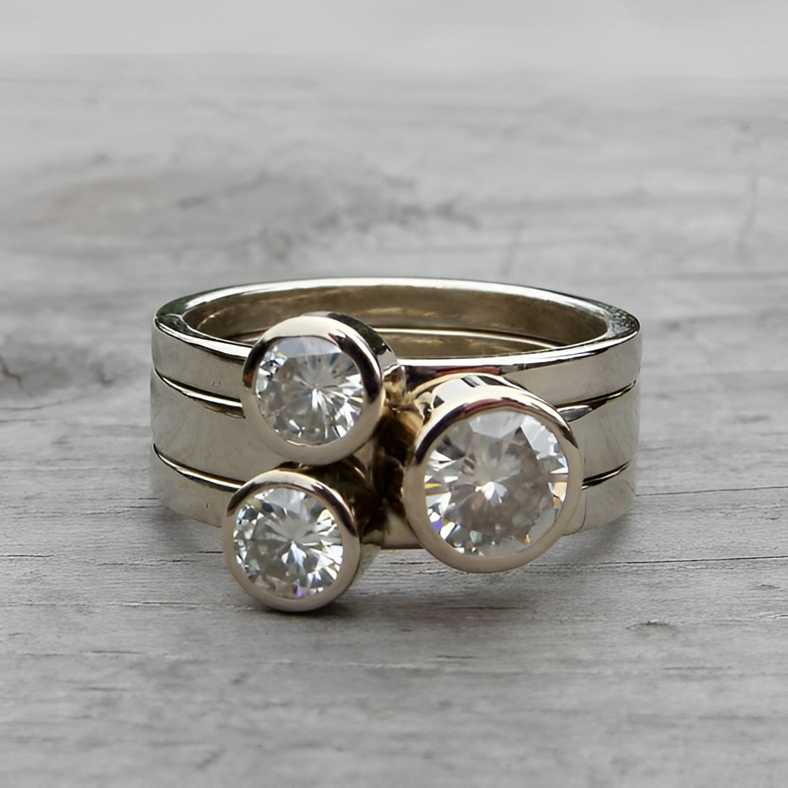 Viviane – Bague Vintage avec Triple Couche de Cubic Zirconia