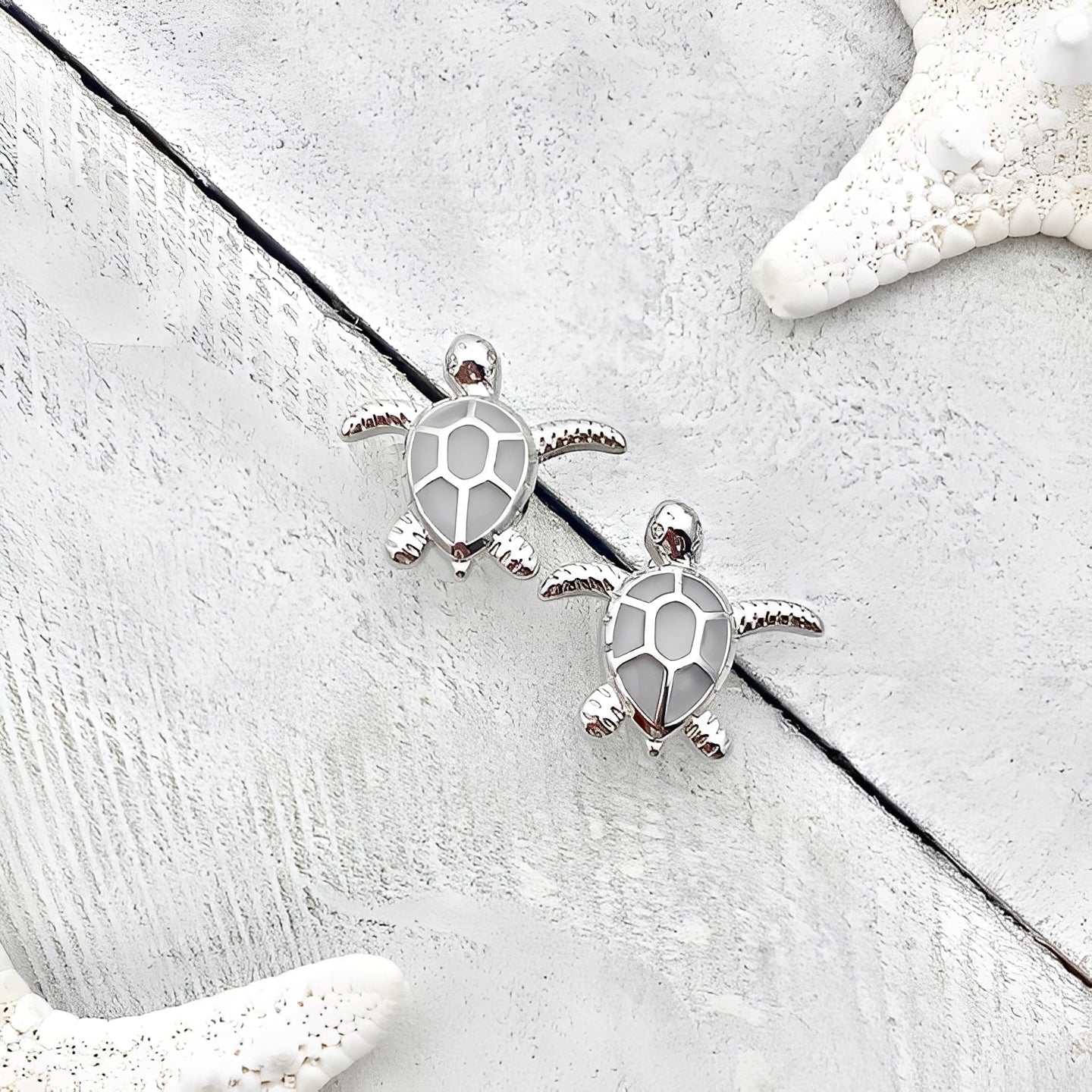 Marina – Boucles d'oreilles Tortue de Mer en Argent avec Opale