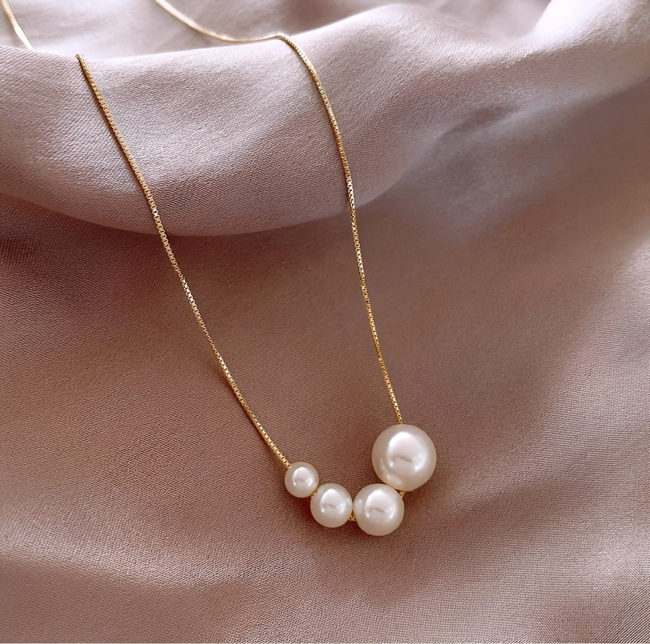 Camille – Collier Doré et Perles