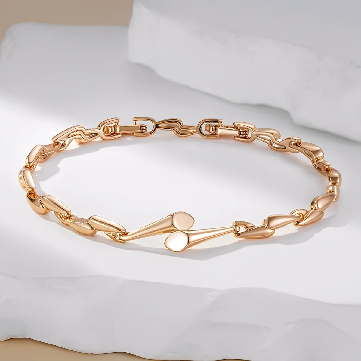 Lina – Bracelet Élégant en Or