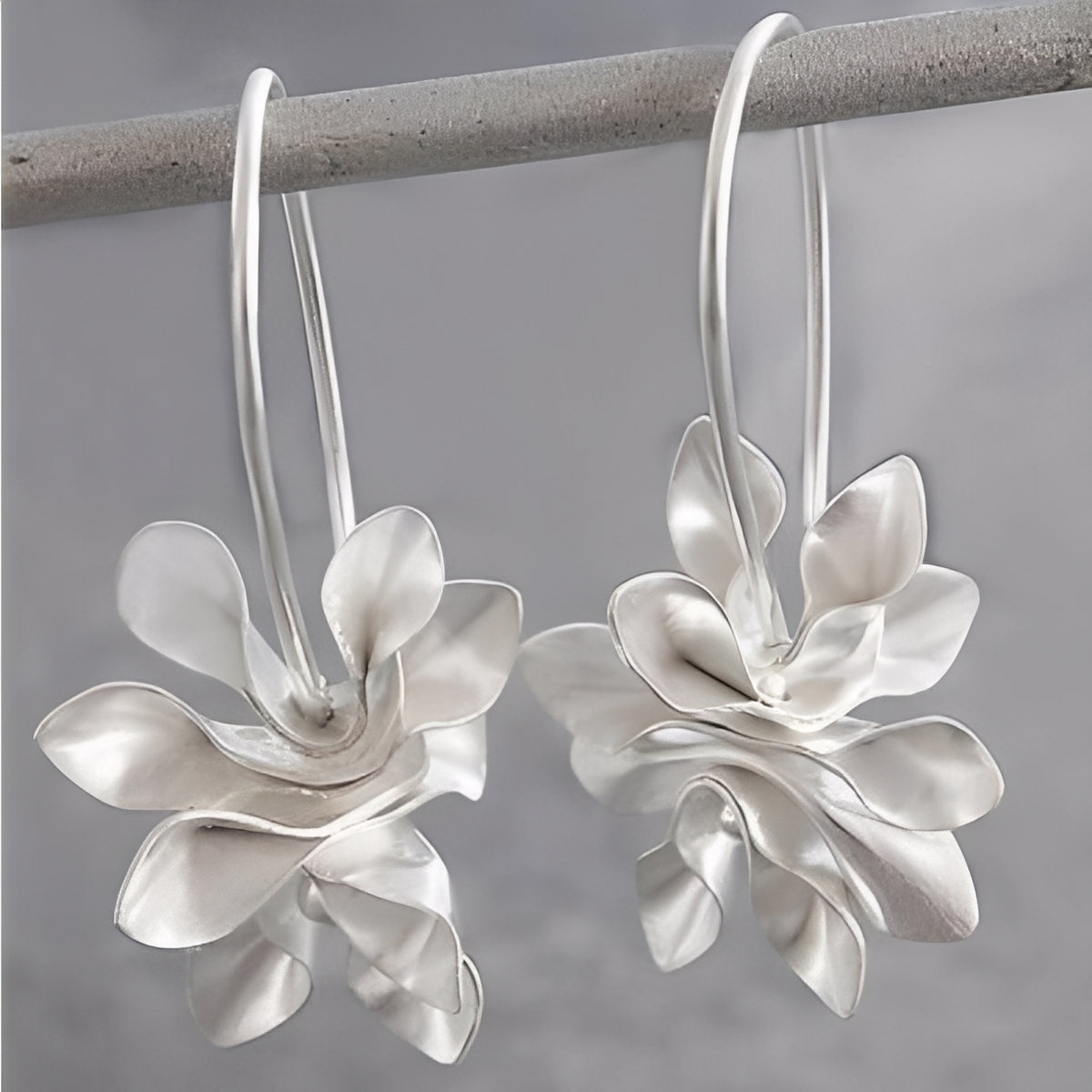 Chary – Boucles d’Oreilles Florales Vintage en Argent