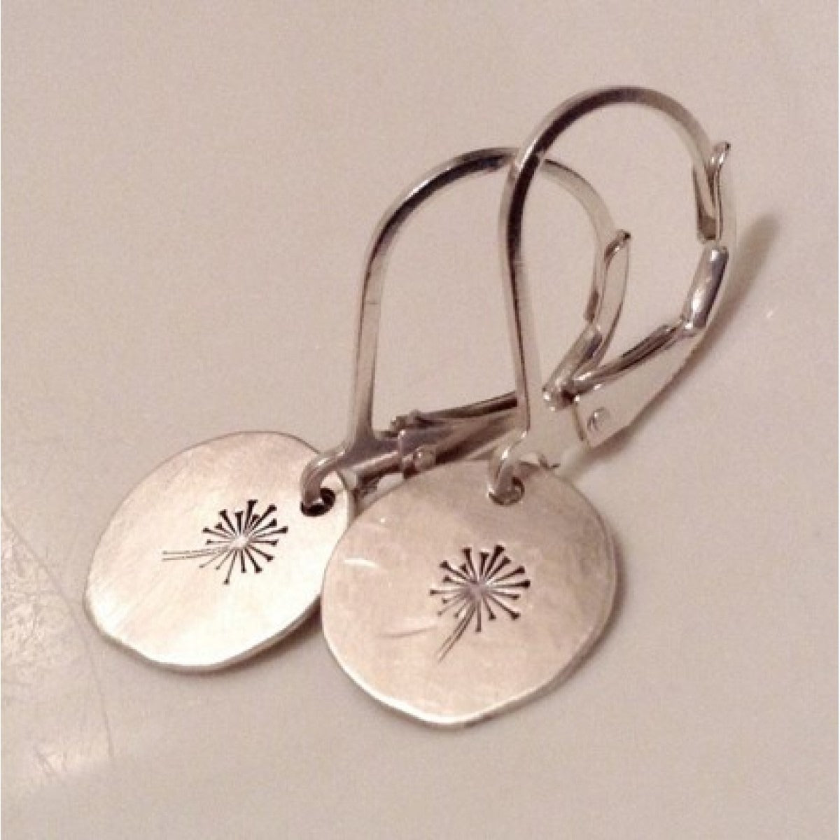 Dalia – Boucles d'Oreilles Pissenlit avec Bain d'Argent