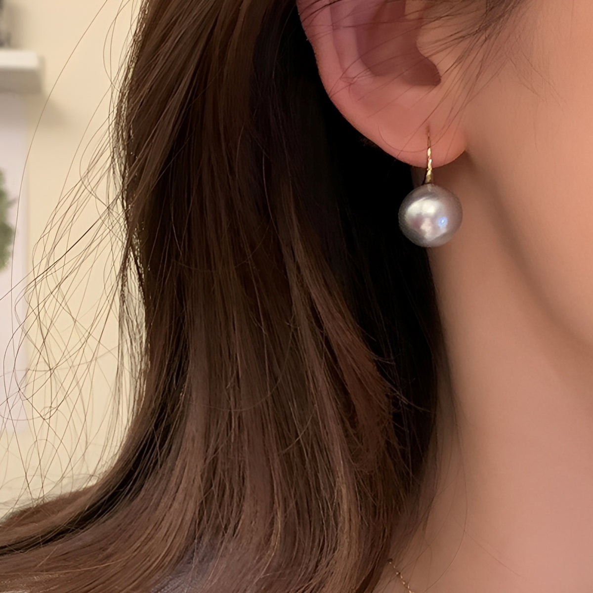 Amira – Boucles d’Oreilles en Or & Perles Noires