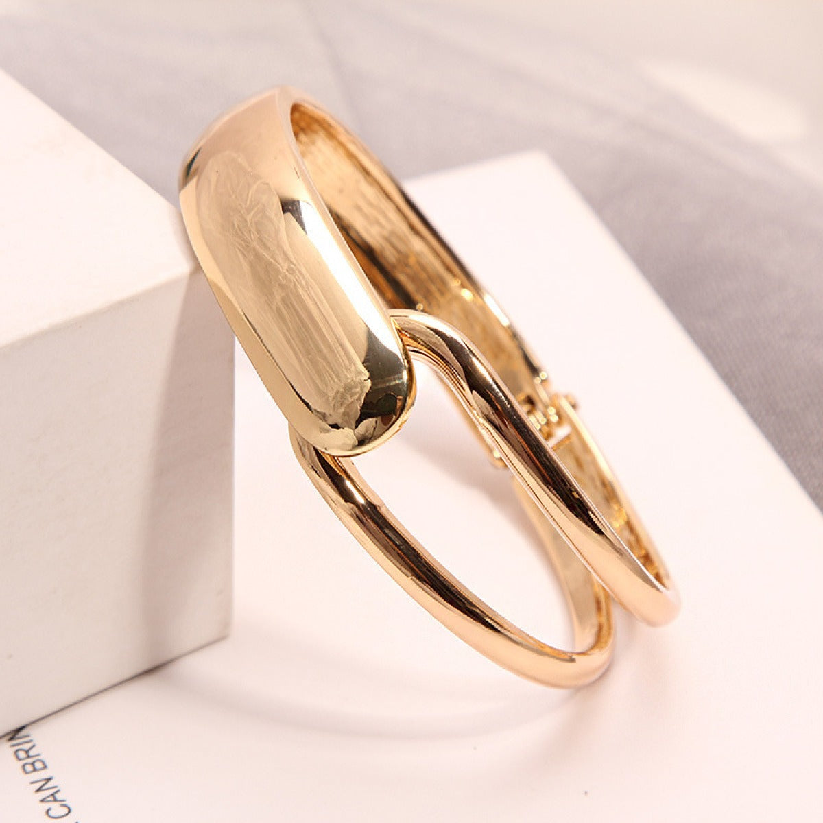 Alyssa – Bracelet Manchette Doré Élégant