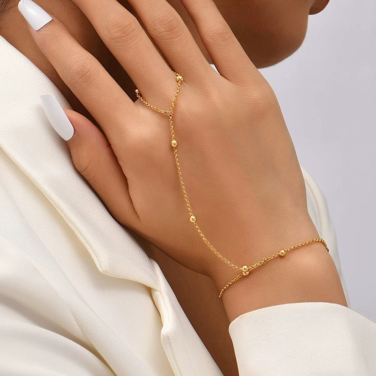 Lisa – Bracelet Chaîne Perles et Gants