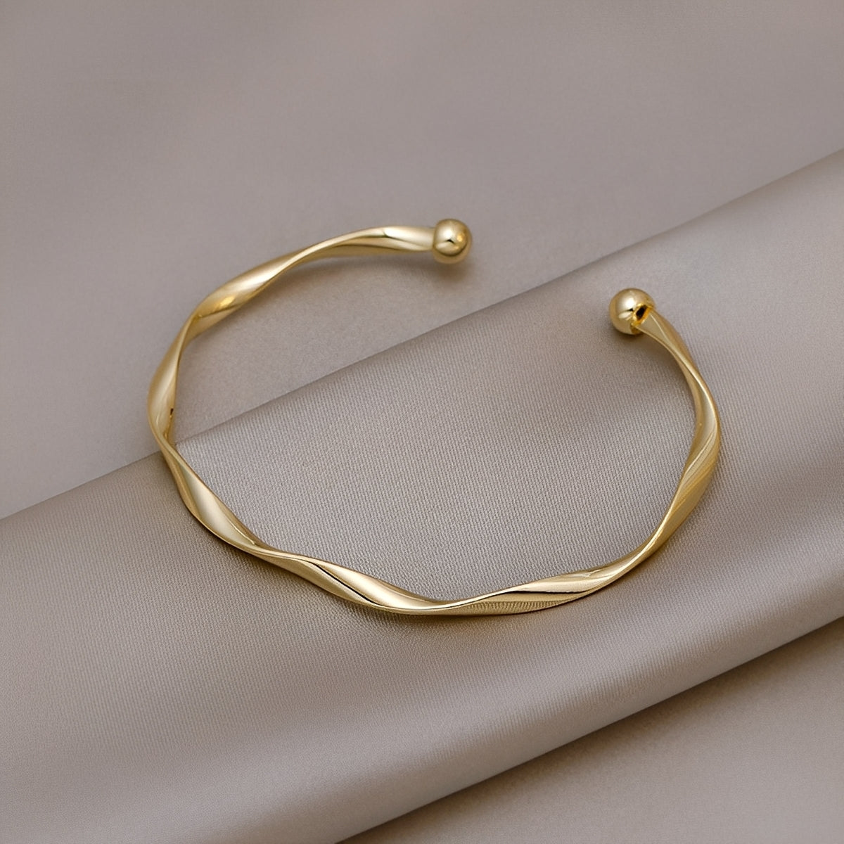 Lara – Bracelet Élégance Dorée