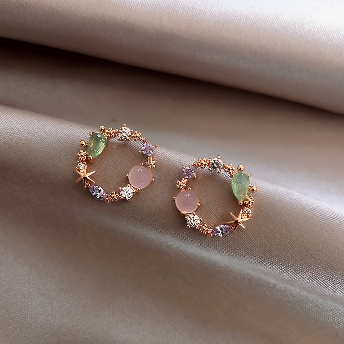 Charlene – Boucles d'Oreilles Florales en Cristal en Or Rose