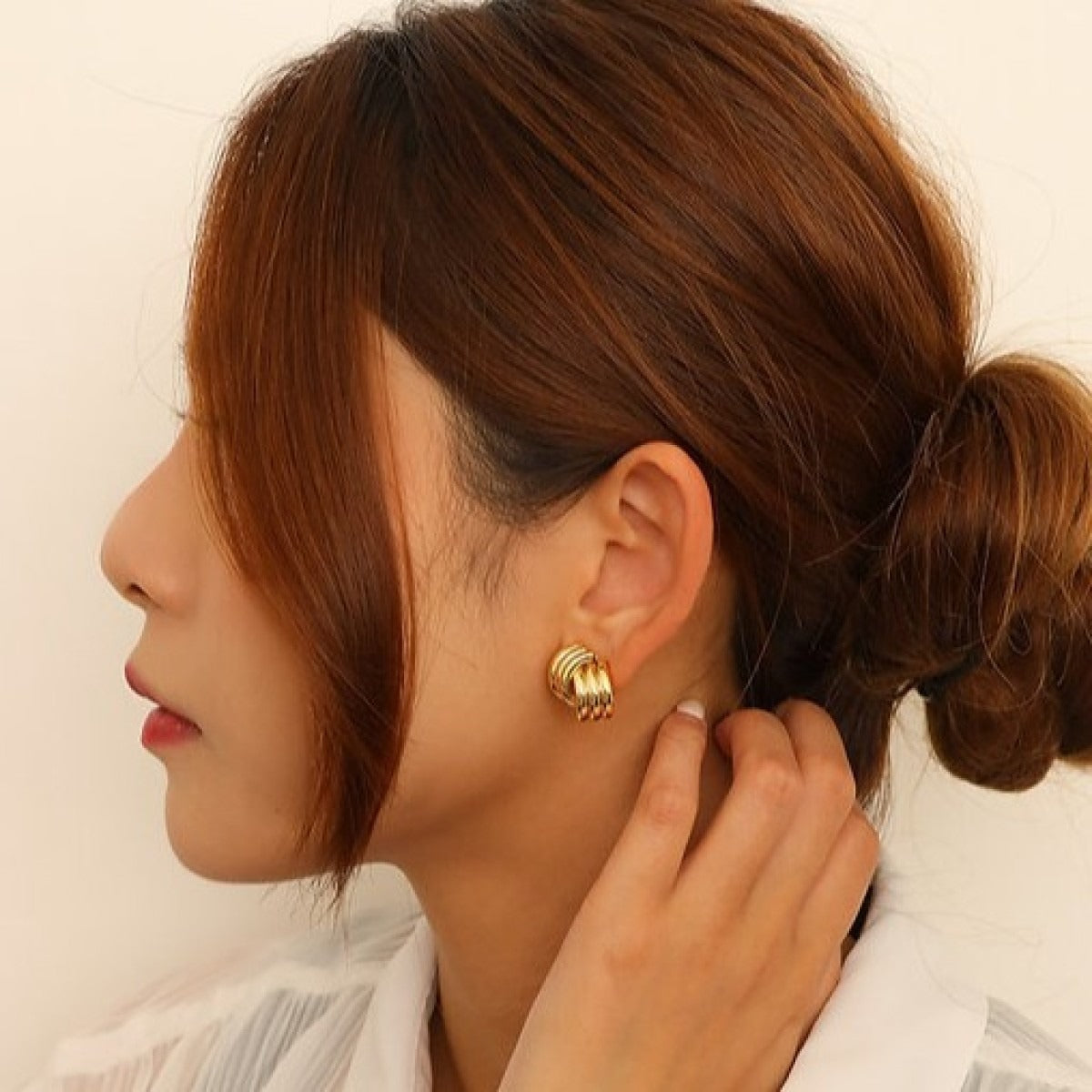 Selene – Clous d’Oreilles Croix en Acier Titane