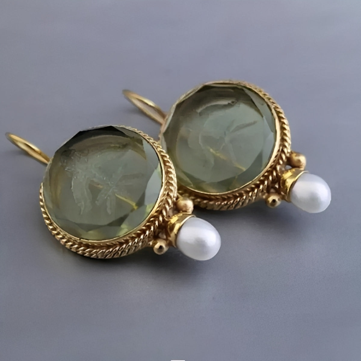 Lena – Boucles Antiques Pierre Verte et Perle