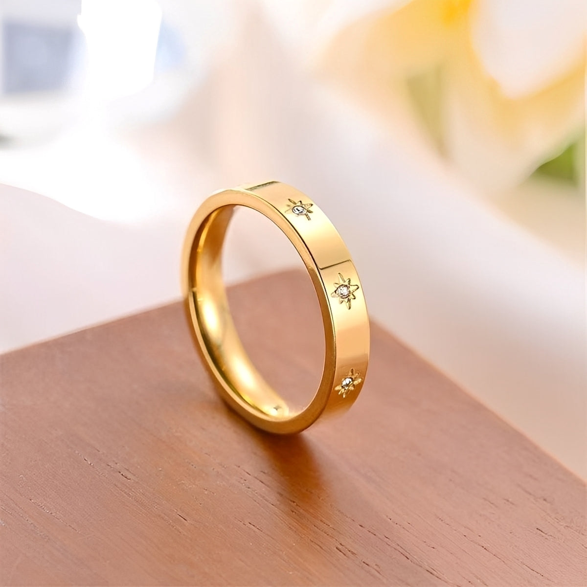 Nova – Bague Dorée Étoiles Scintillantes
