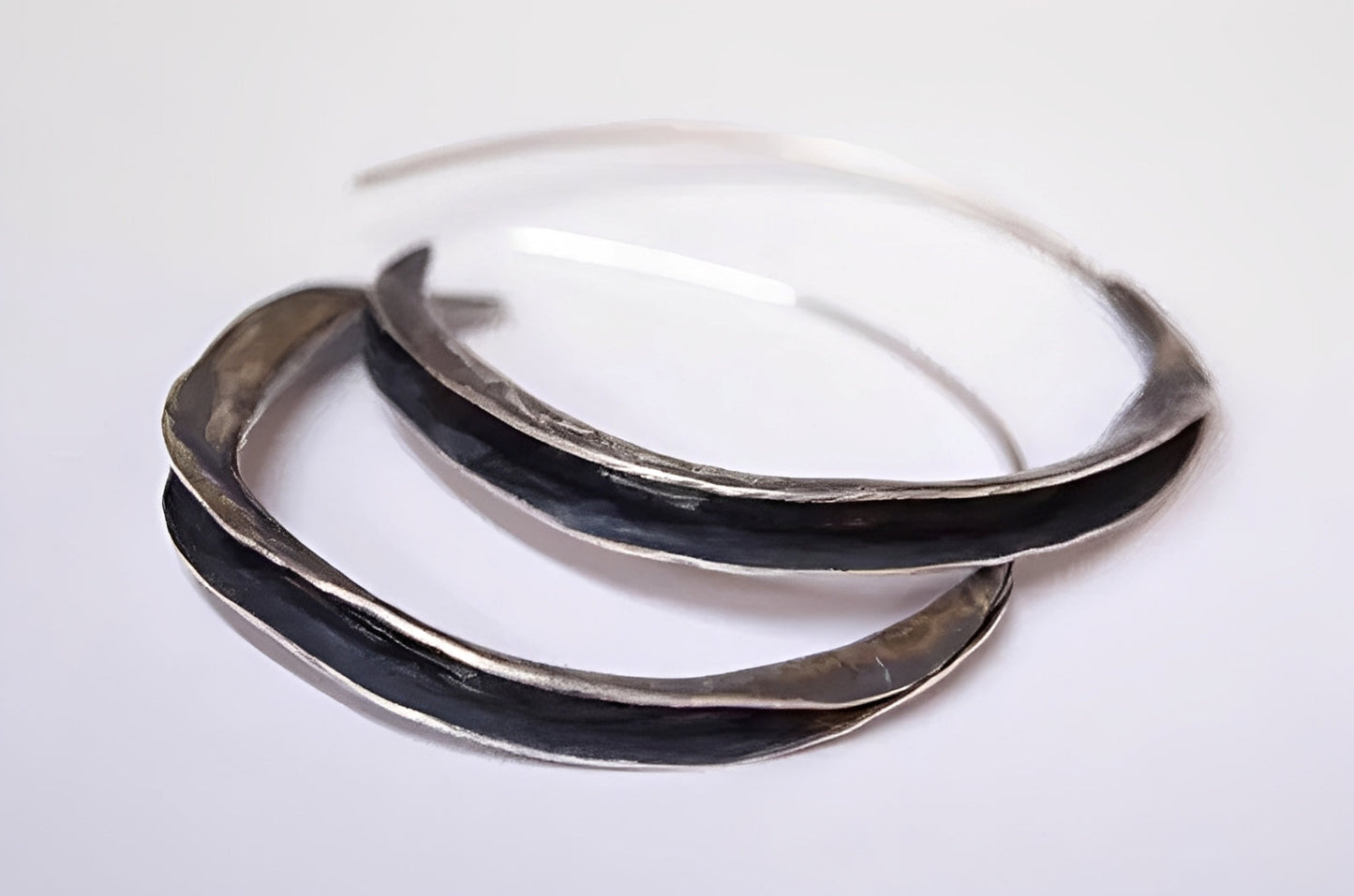 Nola – Boucle d'Oreille Individuelle avec Grand Anneau