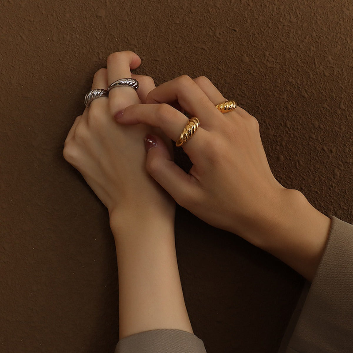 Kris – Bague Rétro Industrielle à Motif Ondulé