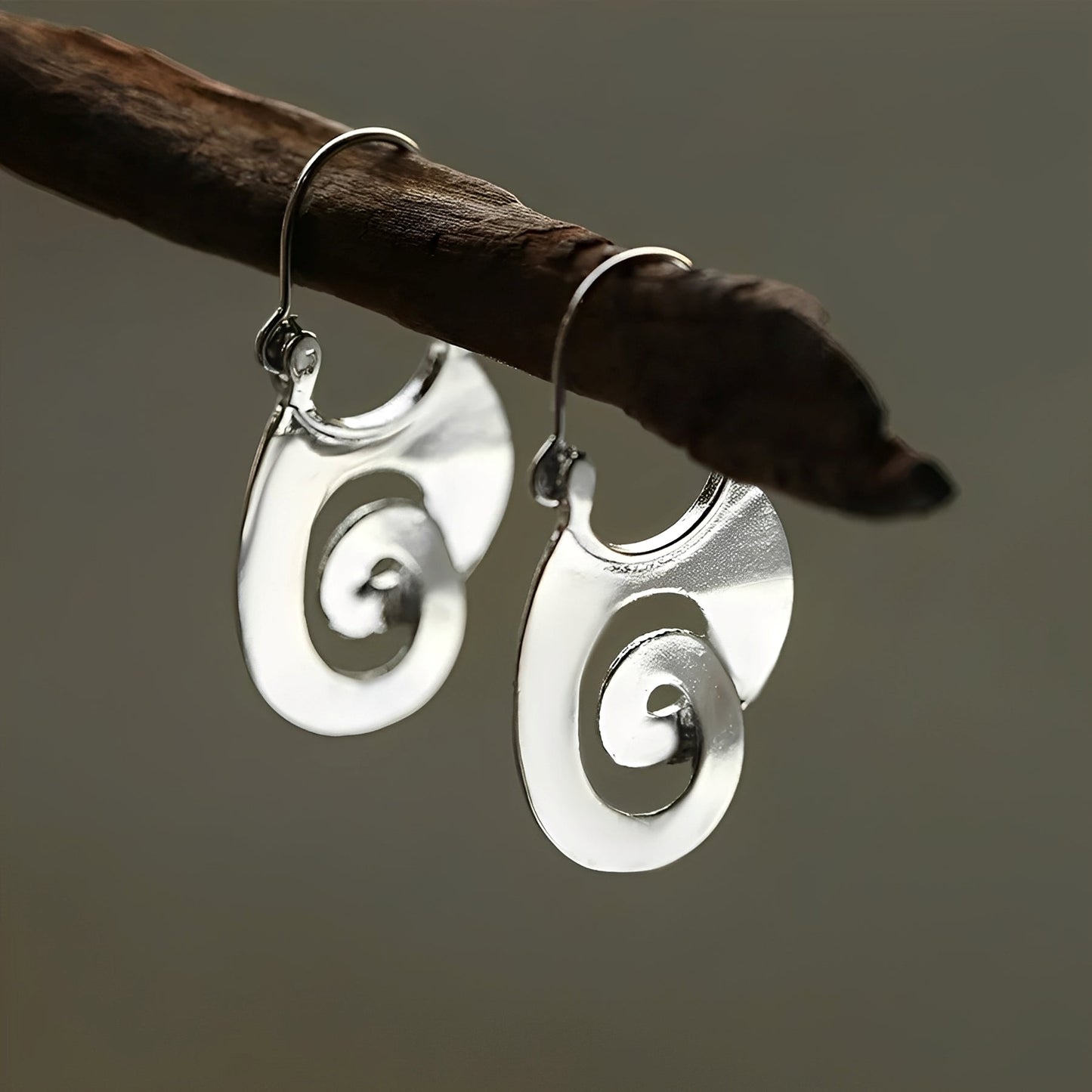 Selene – Boucles d'Oreilles Vintage avec Design en Spirale