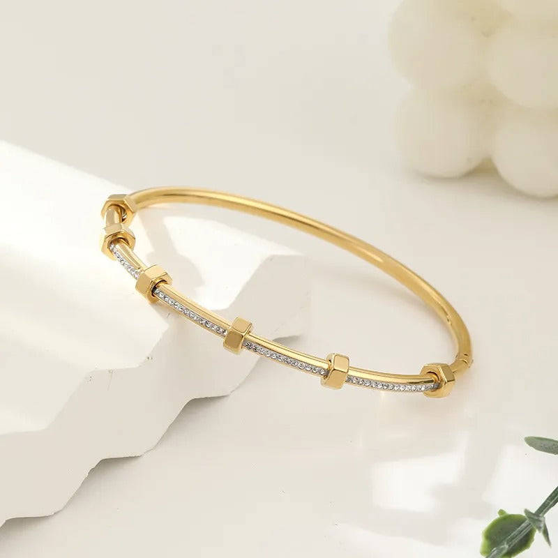 Elsa - Bracelet Raffiné en Or Doré
