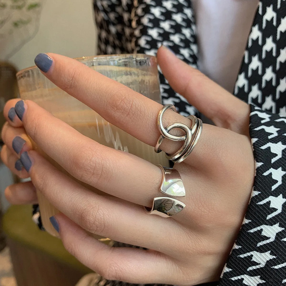 Dahlia – Bague Tressée Rétro Élégante
