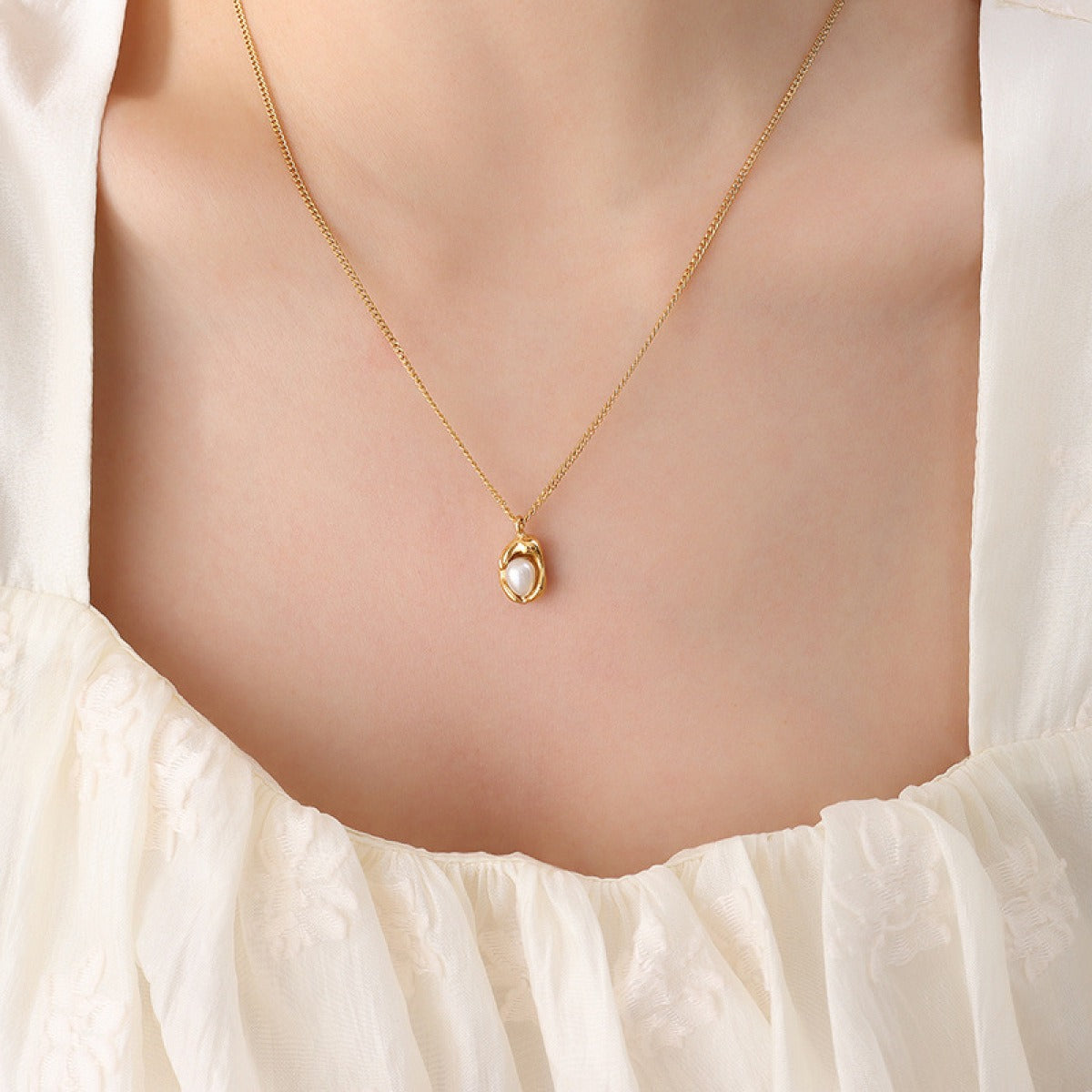 Lorena – Collier Pendentif Perle Baroque Minimaliste