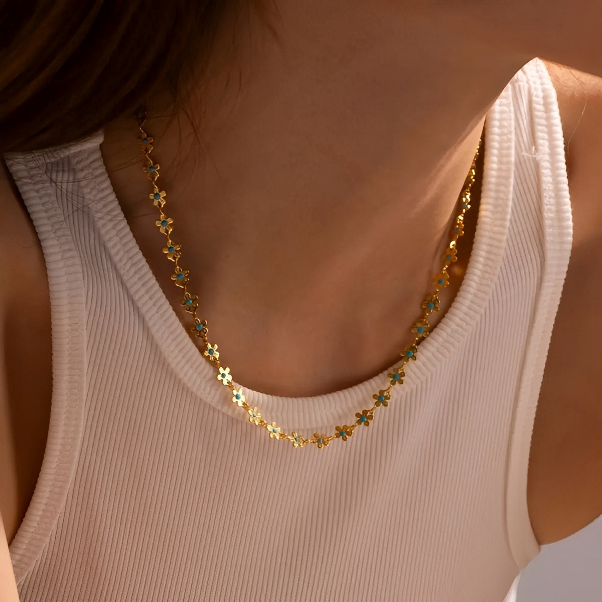 Daphne – Collier Doré Marguerite Vintage