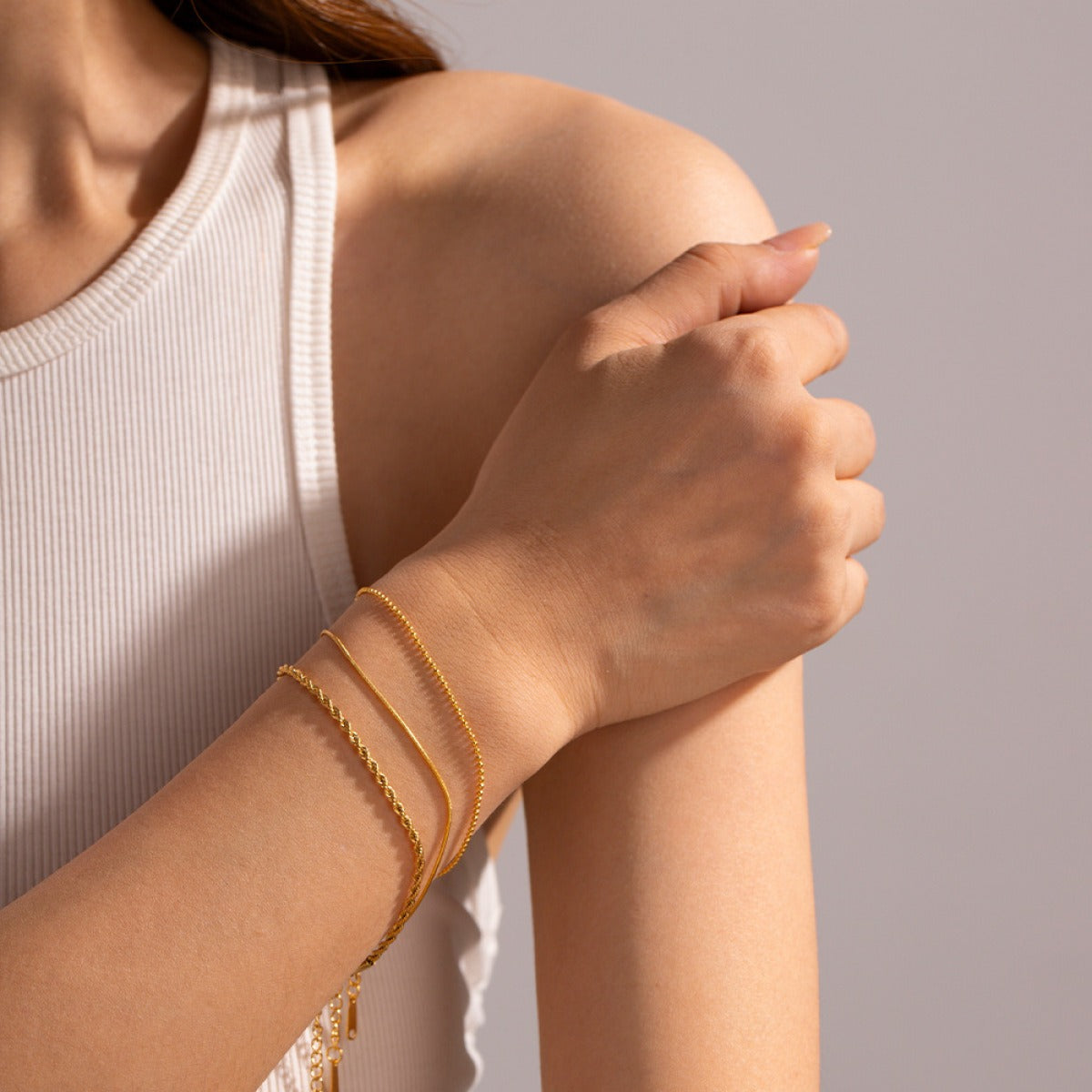 Bailey – Trio de Bracelets Fins Dorés Empilables pour Femme