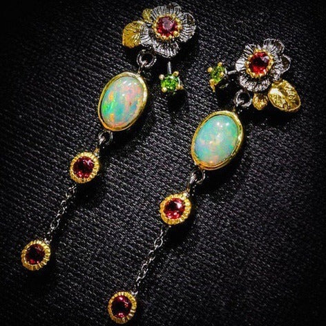 Zyra – Boucles d'oreilles Boho avec Opale et Cubic Zirconia Rouge