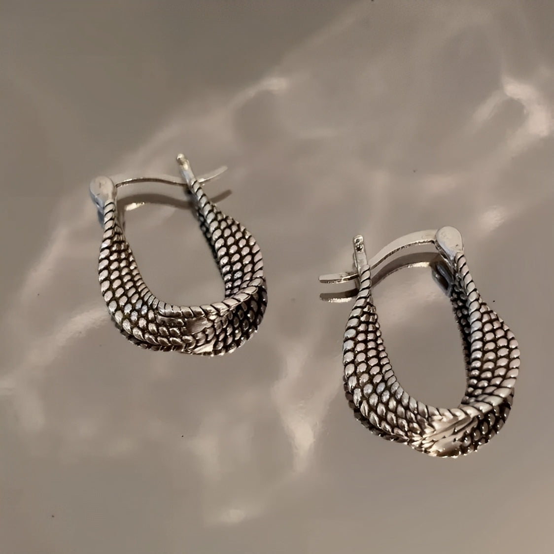 Dakota – Boucles d'Oreilles Vintage en Maille Argent