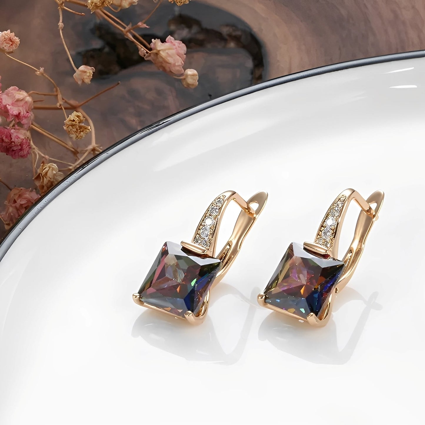Celina – Boucles d'Oreilles Dorées avec Cubic Zirconia de Couleurs