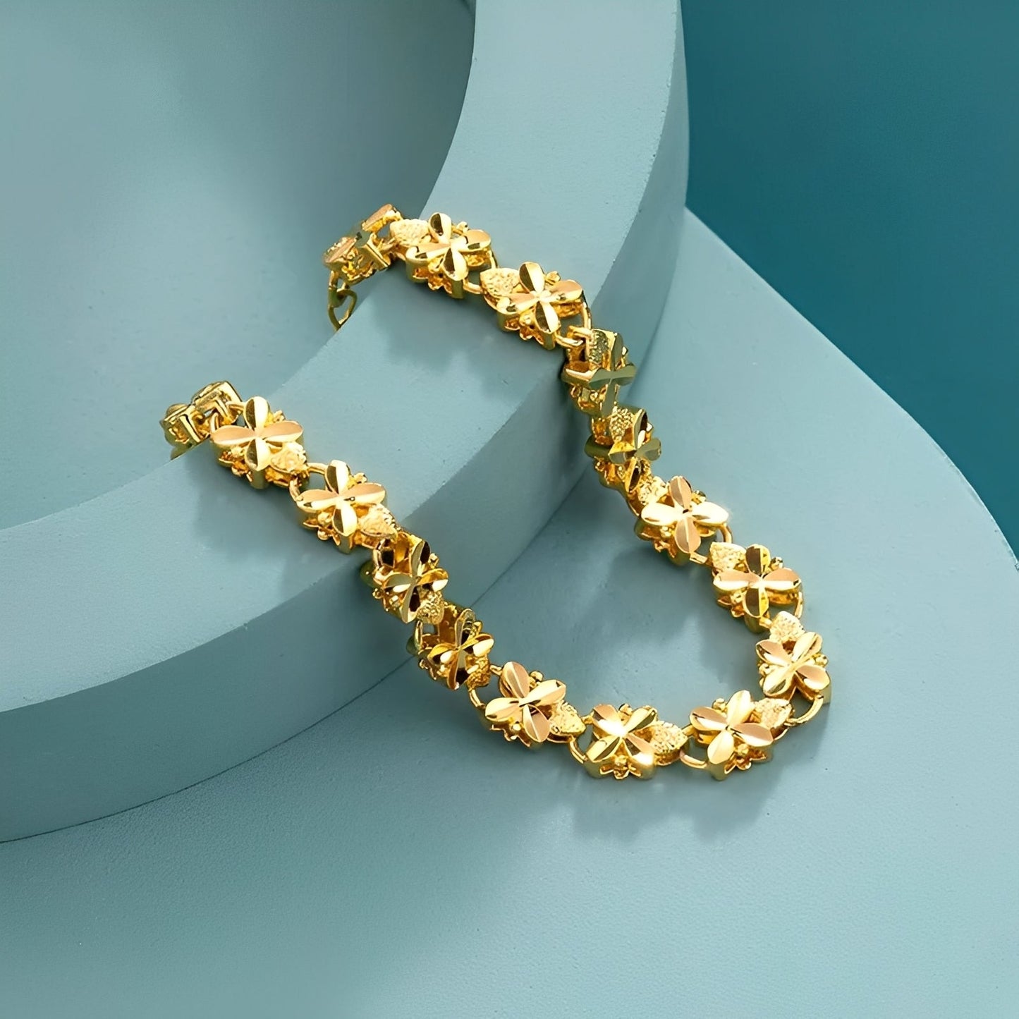 Dalia – Bracelet Vintage en Or avec Marguerites