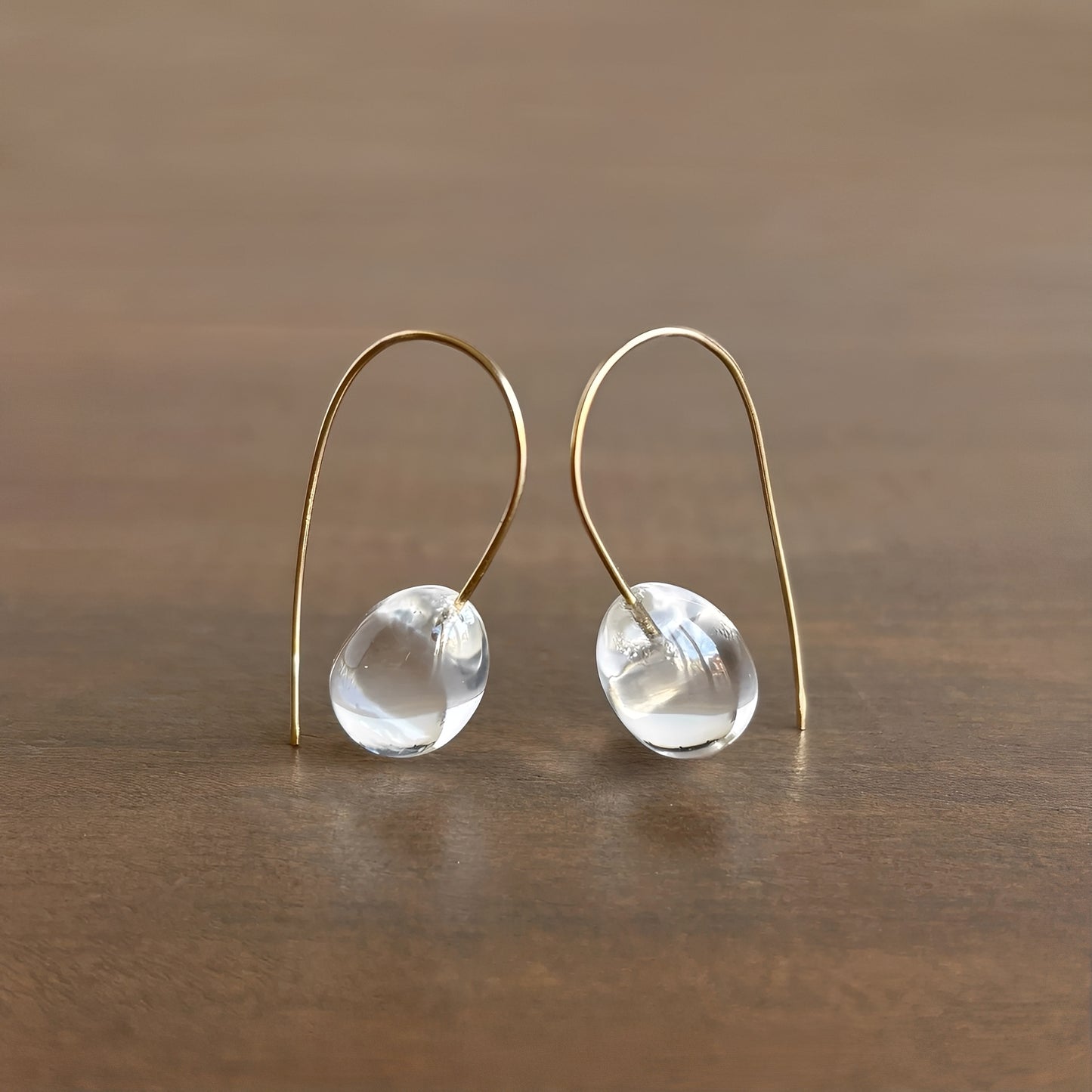 Elara – Boucles Cristal Gris Style Rétro