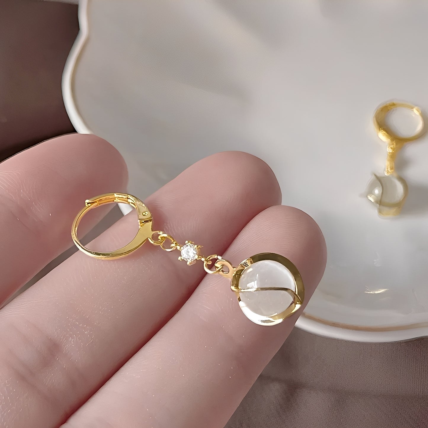 Gabrielle – Boucles d’Oreilles Or avec Opale Blanche