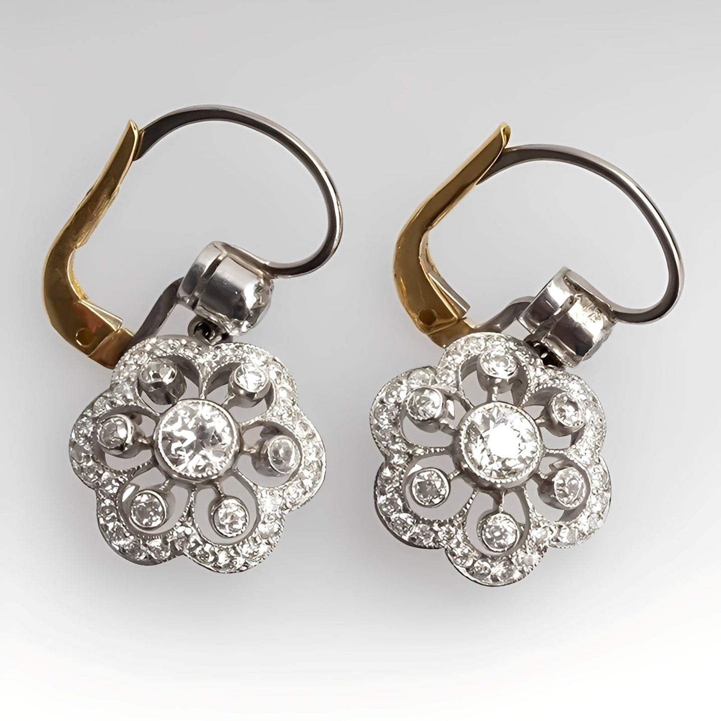 Azara – Boucles d'Oreilles Radiantes avec Mandala