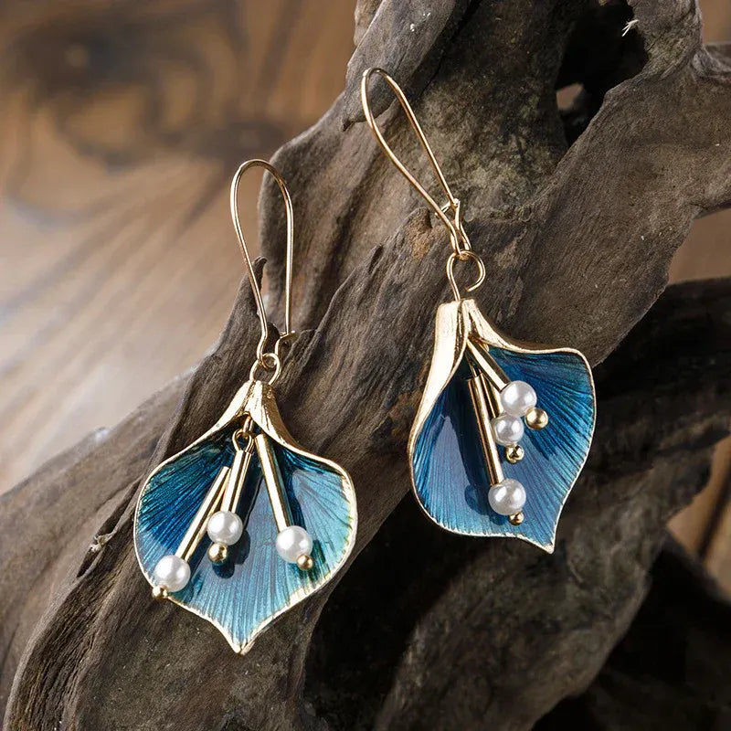 Yara – Boucles d’Oreilles Lotus Bleu en Argent Vintage
