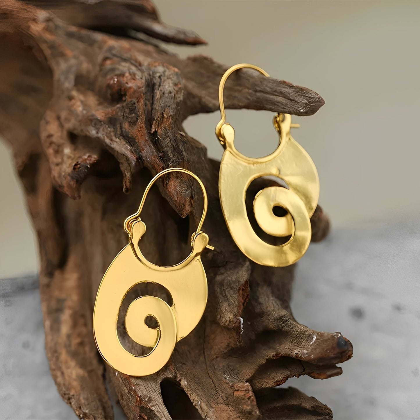 Selene – Boucles d'Oreilles Vintage avec Design en Spirale