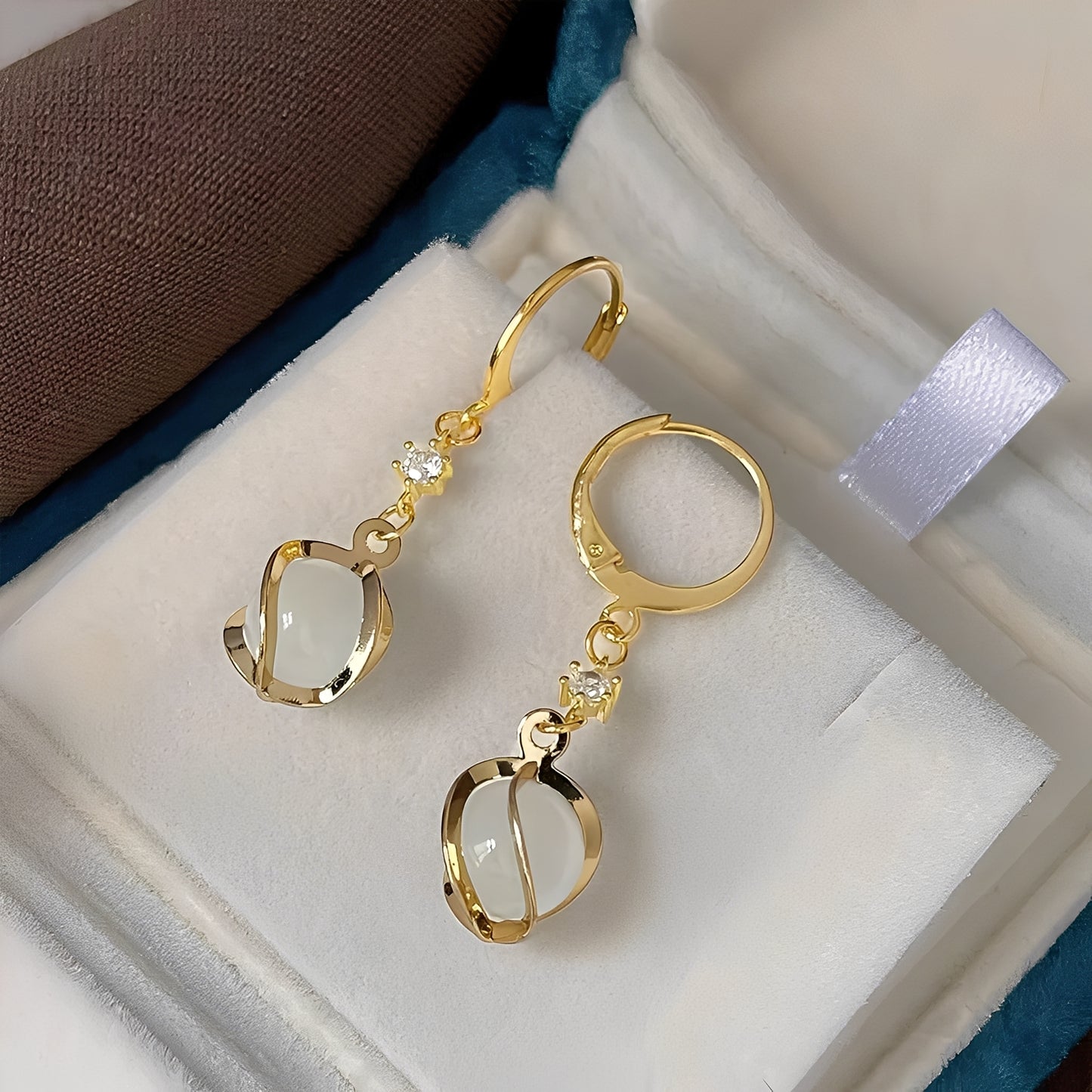 Gabrielle – Boucles d’Oreilles Or avec Opale Blanche