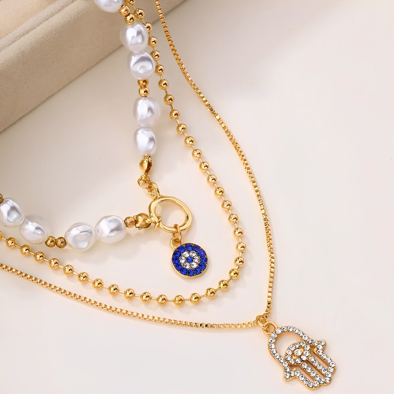Nadia – Collier Multi-Rangs Perles & Main de Fatma