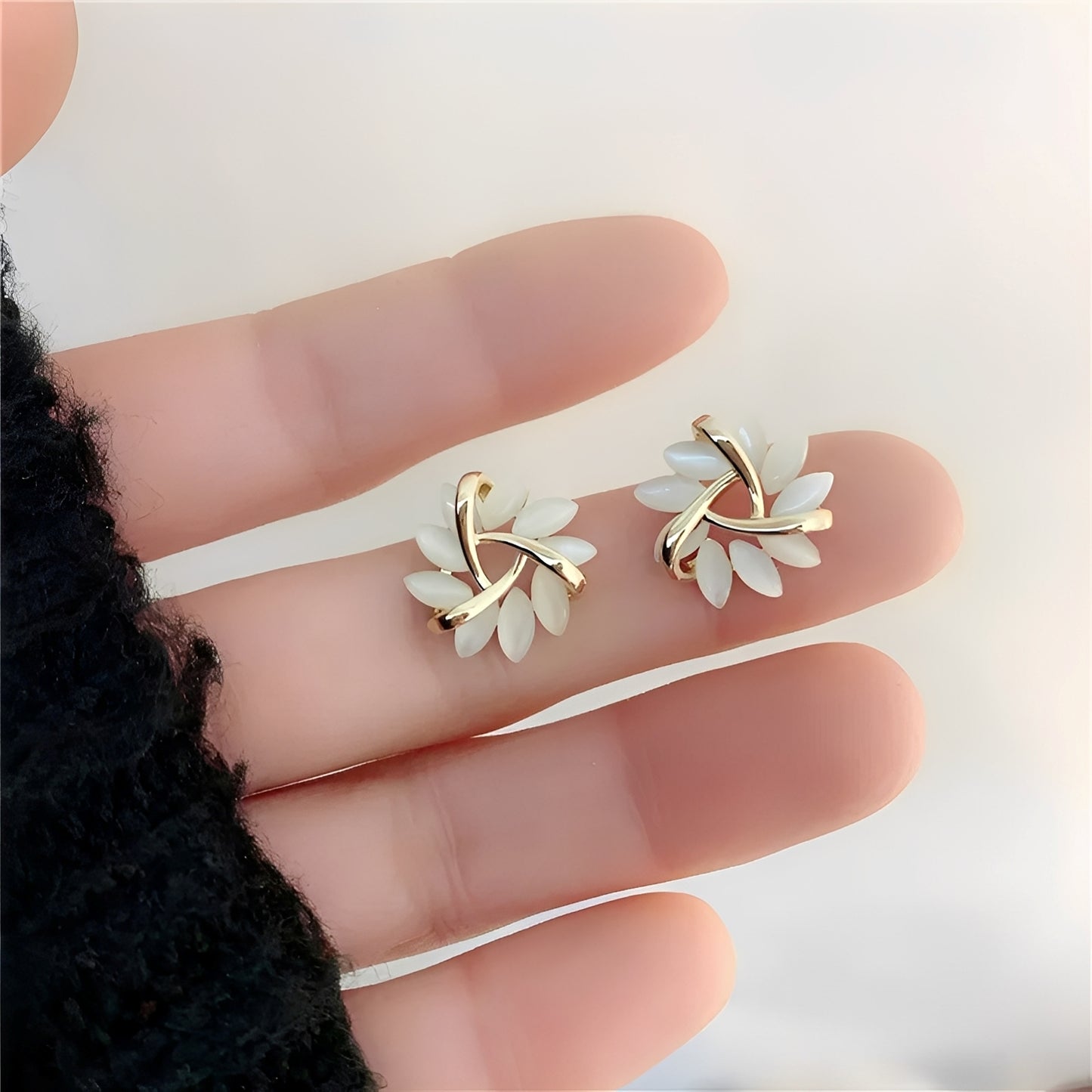 Elisse – Boucles d’Oreilles Intemporelles Or & Opale Blanche