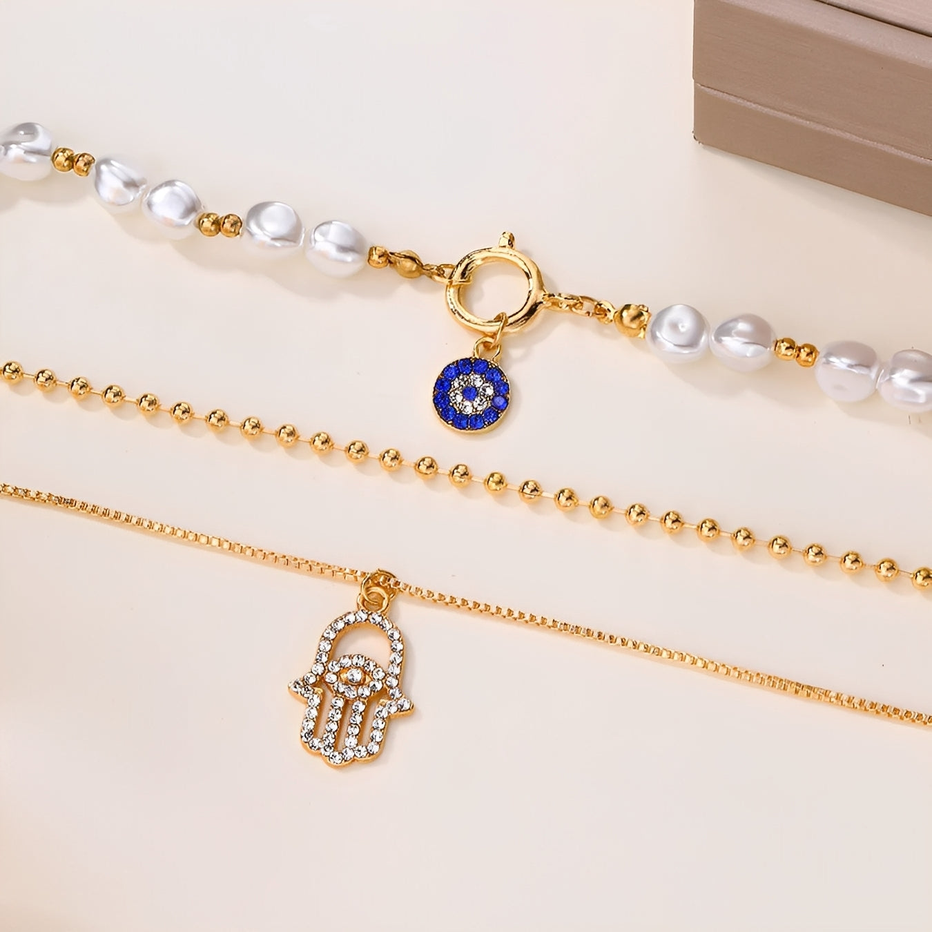 Nadia – Collier Multi-Rangs Perles & Main de Fatma