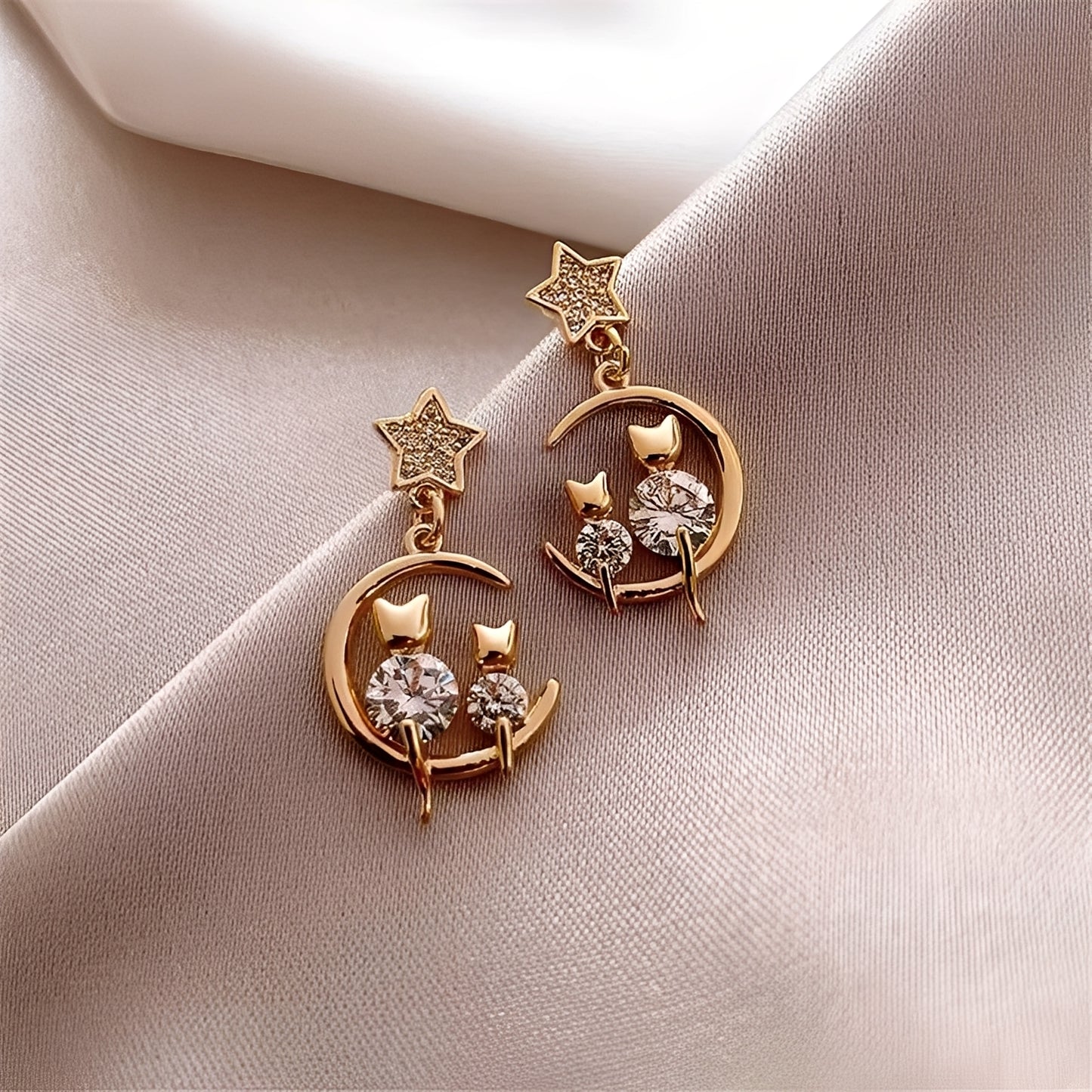 Yvie – Boucles Chaton de Luxe