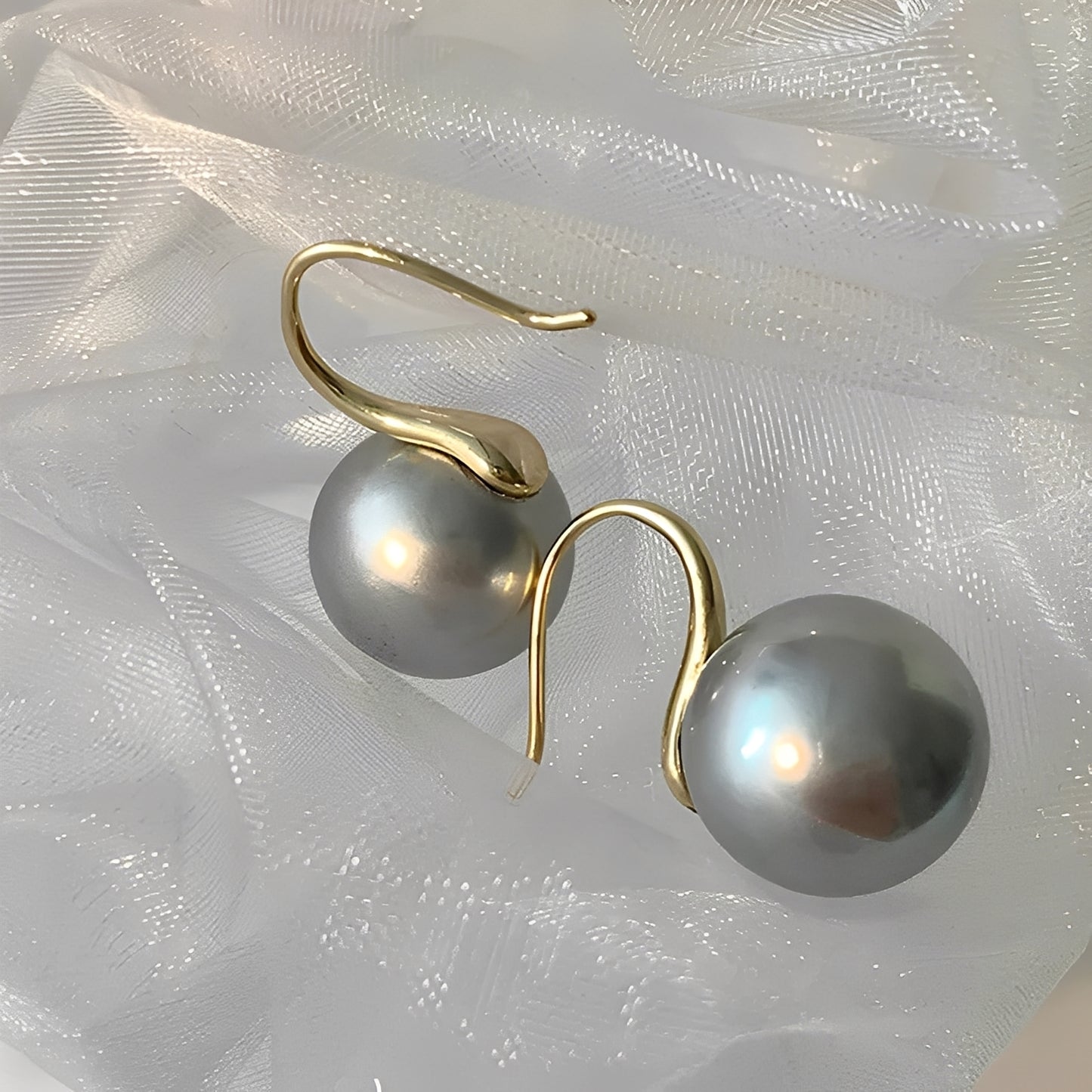 Amira – Boucles d’Oreilles en Or & Perles Noires