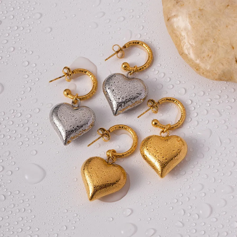 Liza – Boucles Pendantes Cœurs Dorées