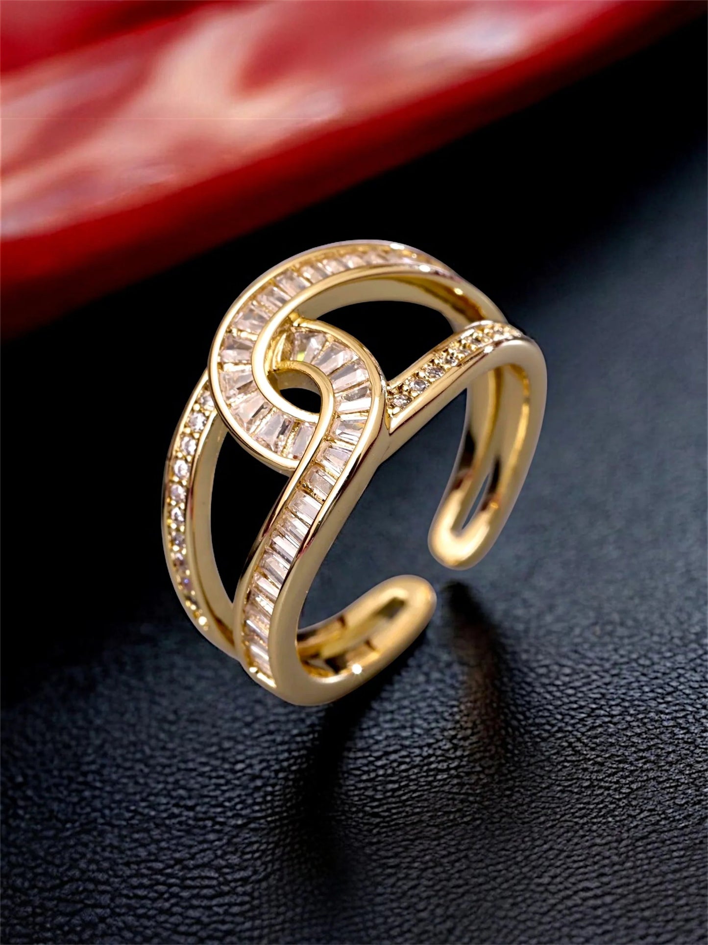Noa – Bague Élégante au Nœud Doré