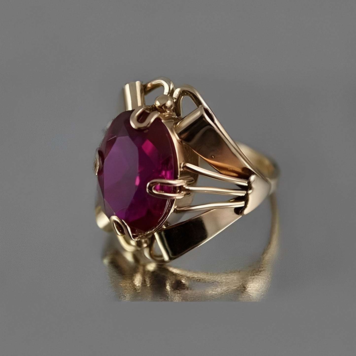Mikha – Bague Vintage en Or avec Cristal de Grenat