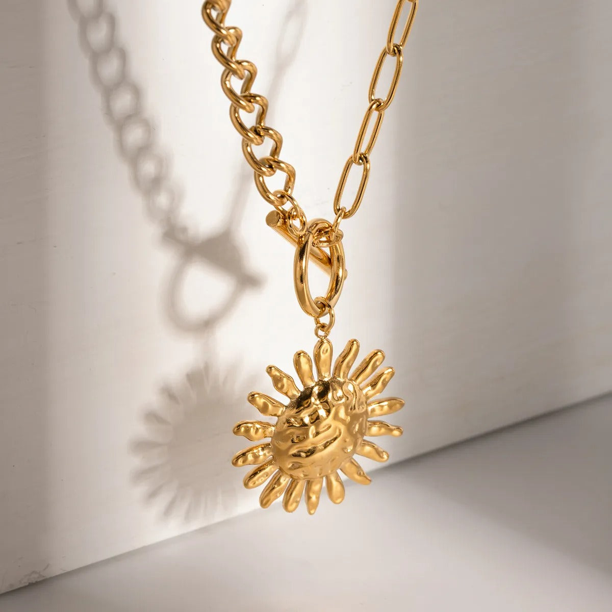 Milly – Collier Statement Doré Fleur de Tournesol